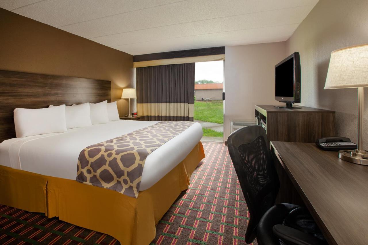 Motel Baymont By Wyndham Northwood Esterno foto