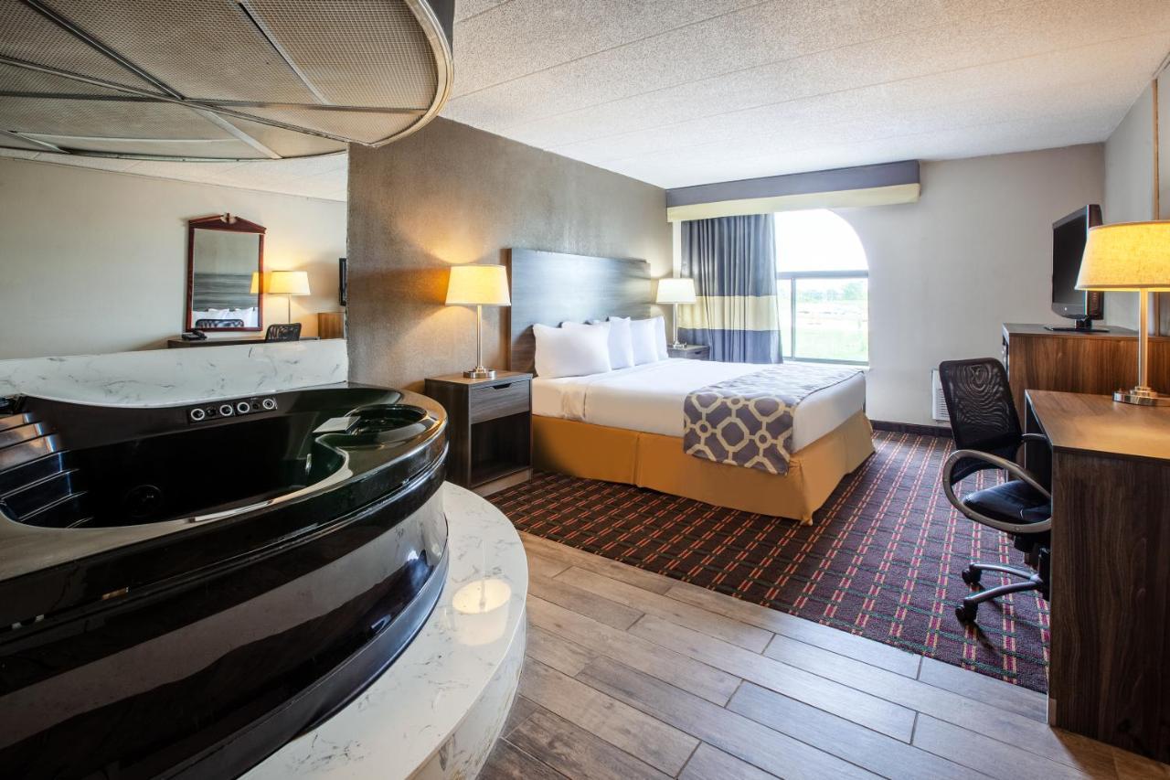 Motel Baymont By Wyndham Northwood Esterno foto