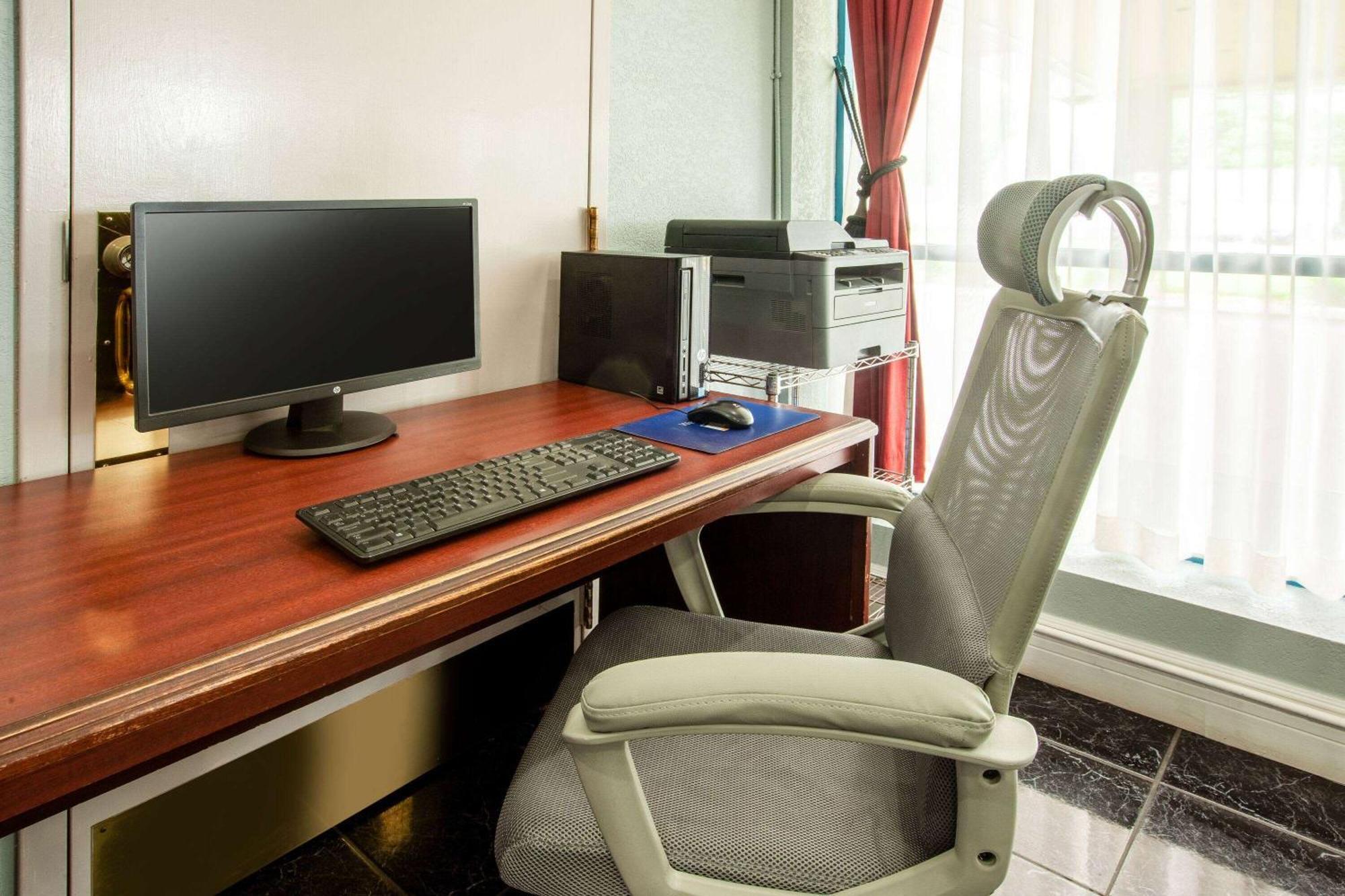 Motel Baymont By Wyndham Northwood Esterno foto