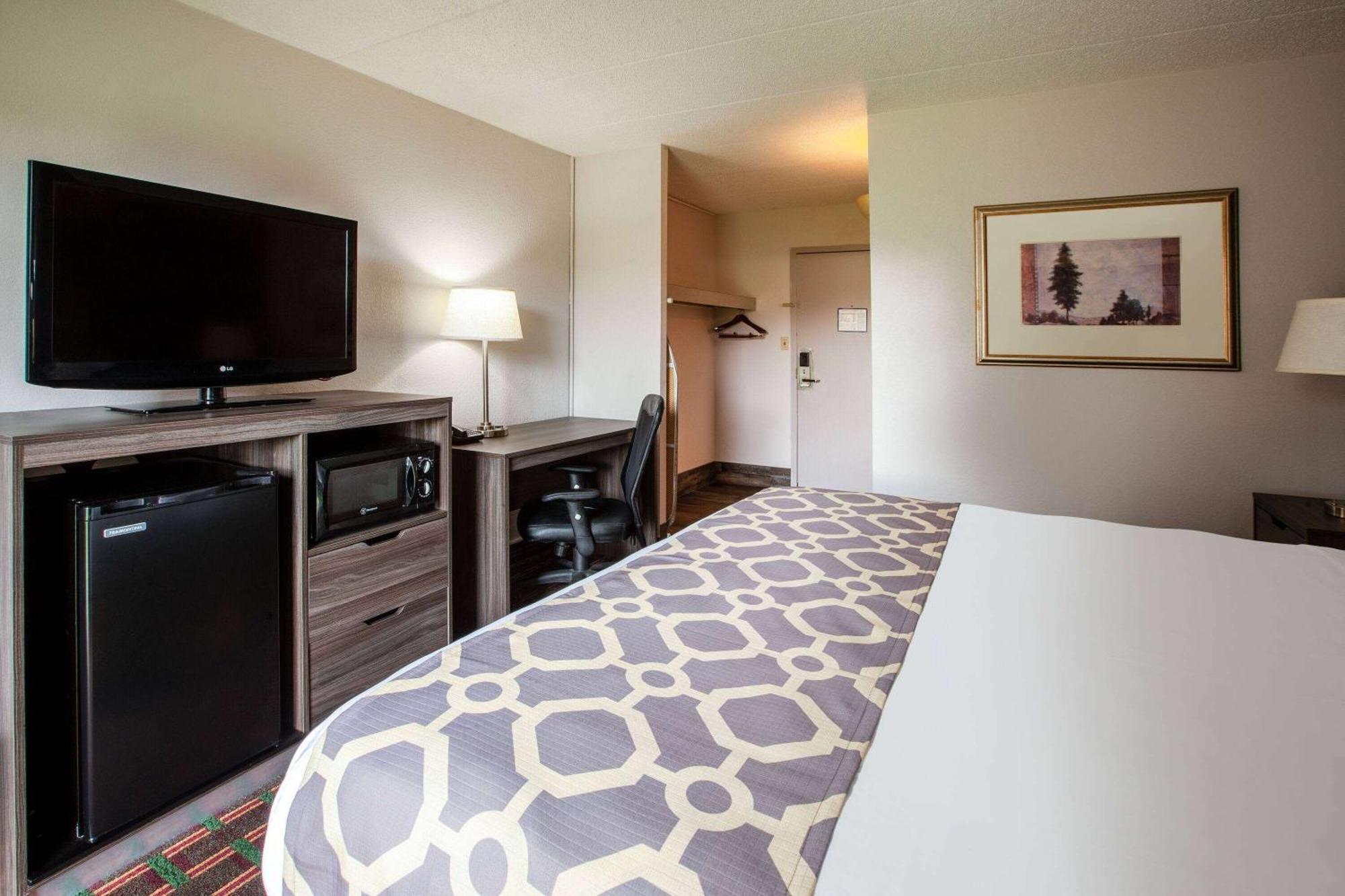 Motel Baymont By Wyndham Northwood Esterno foto