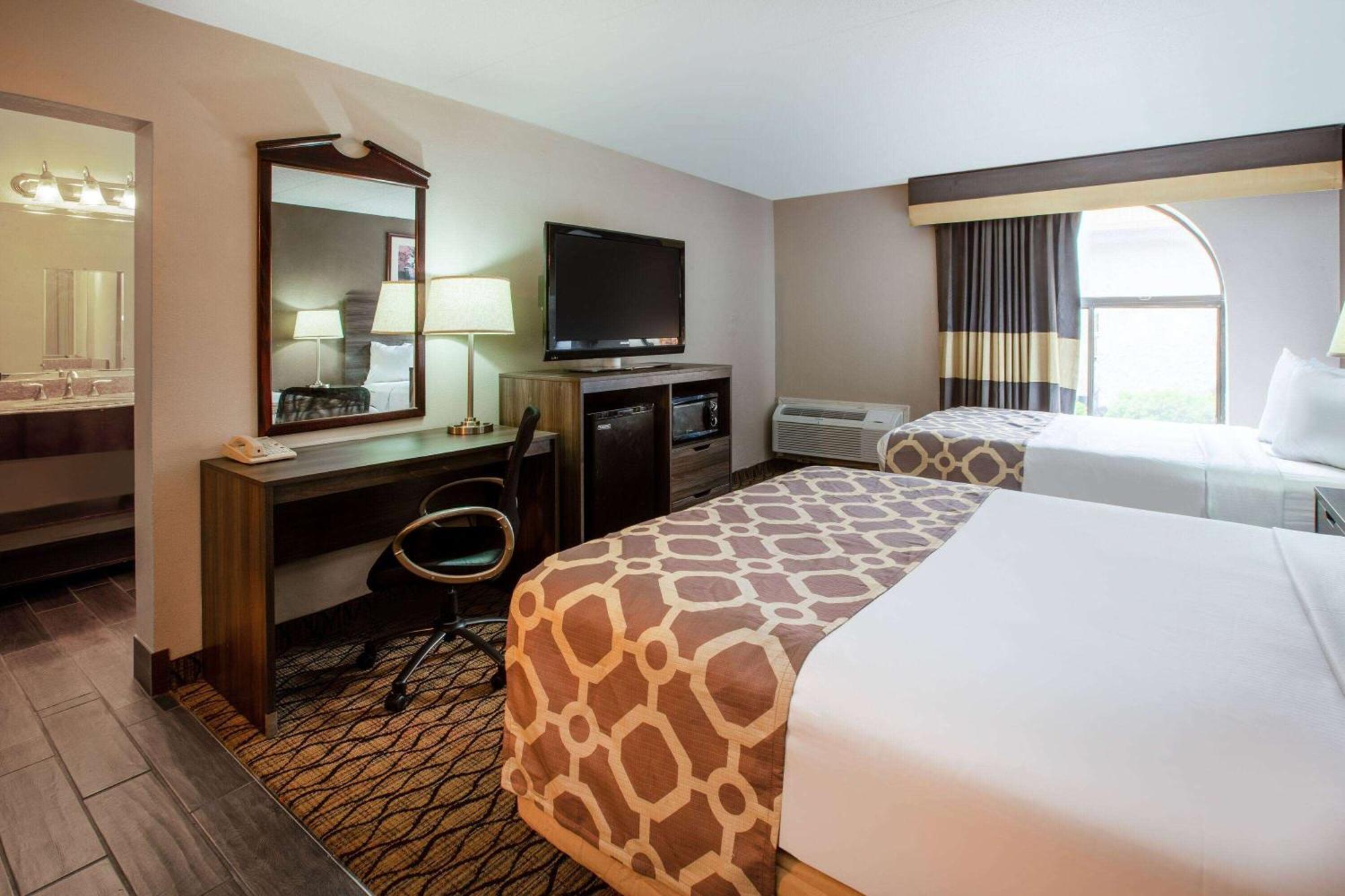 Motel Baymont By Wyndham Northwood Esterno foto
