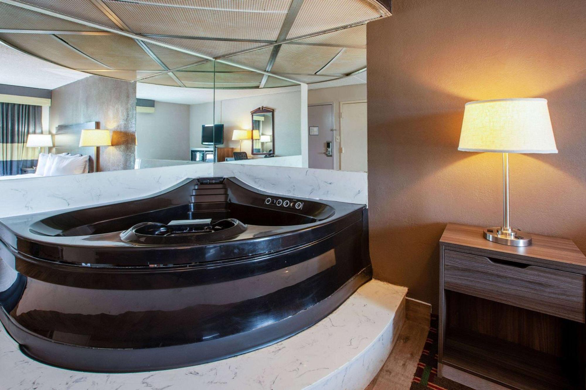 Motel Baymont By Wyndham Northwood Esterno foto