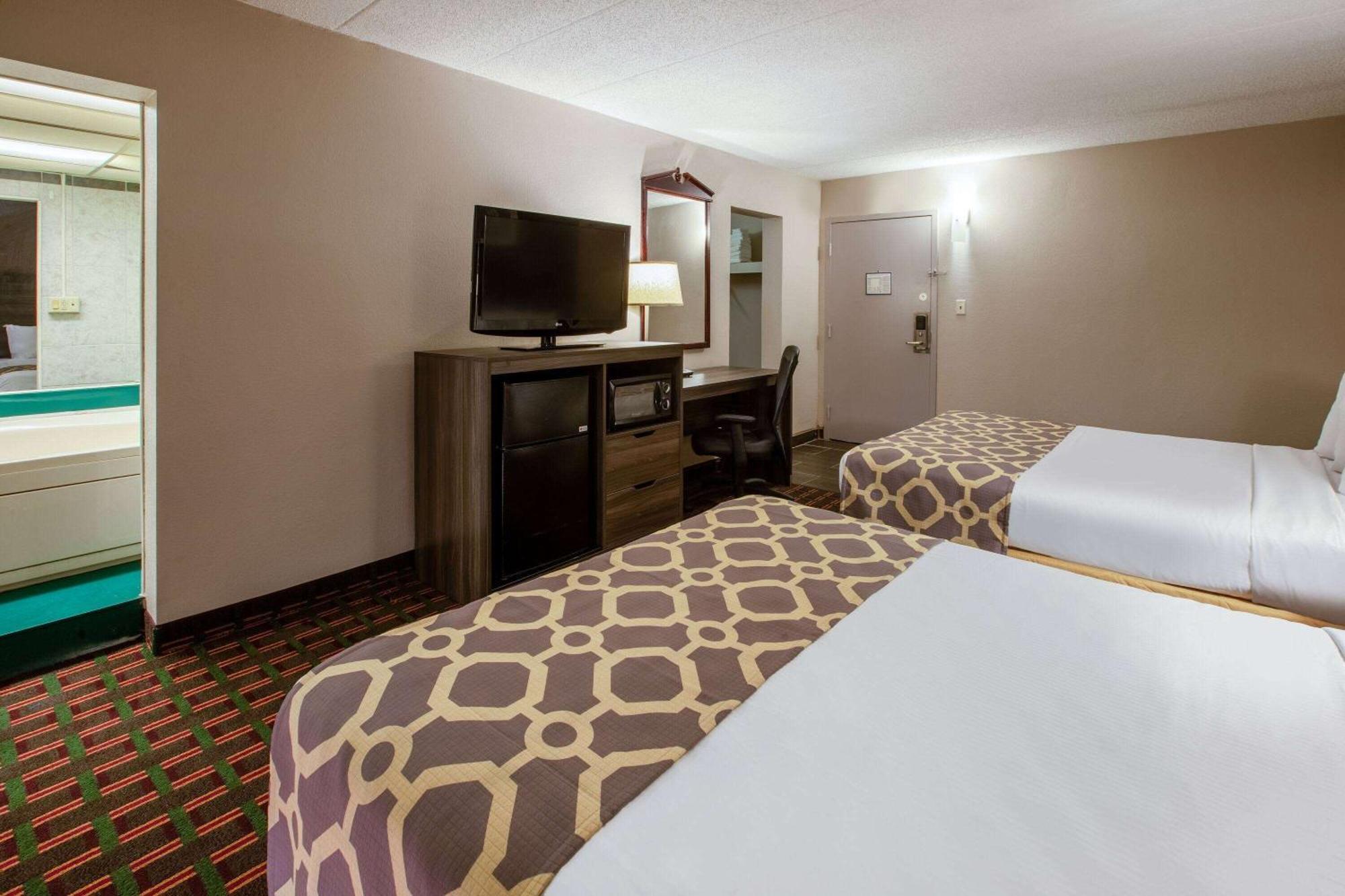 Motel Baymont By Wyndham Northwood Esterno foto