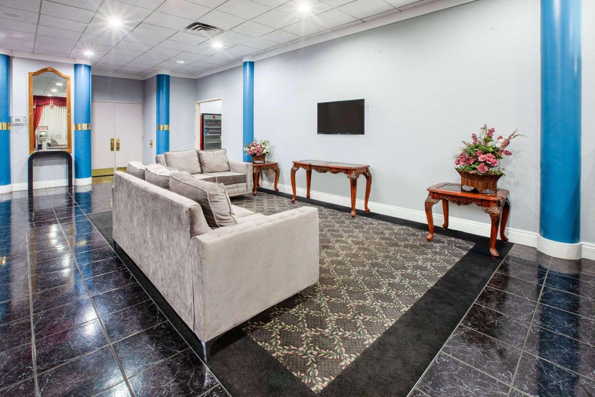 Motel Baymont By Wyndham Northwood Esterno foto